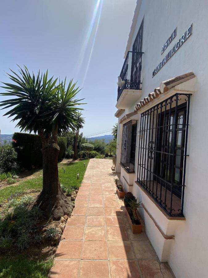 Terraced House In The Mountains With Fantastic View Hébergement de vacances Málaga